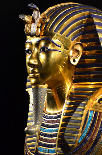 Máscara mortuária de Tutankhamon revestida de ouro – o metal menos reativo que existe*